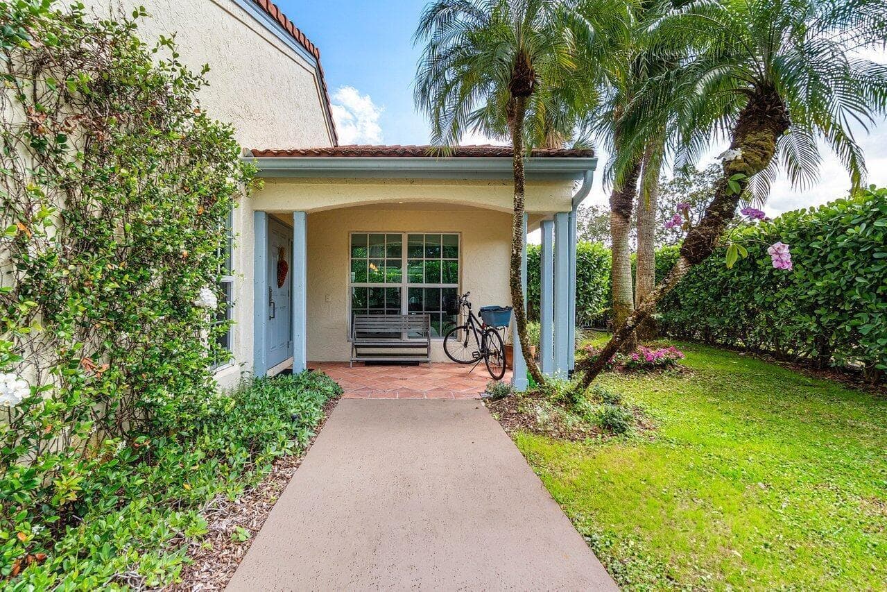 2320 Las Casitas Drive, Wellington, FL 33414