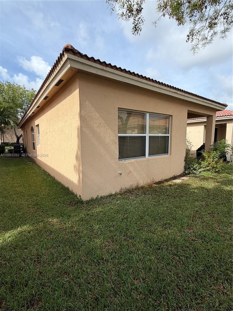 3951 NE 11th Dr, Homestead, FL 33033 photo 4