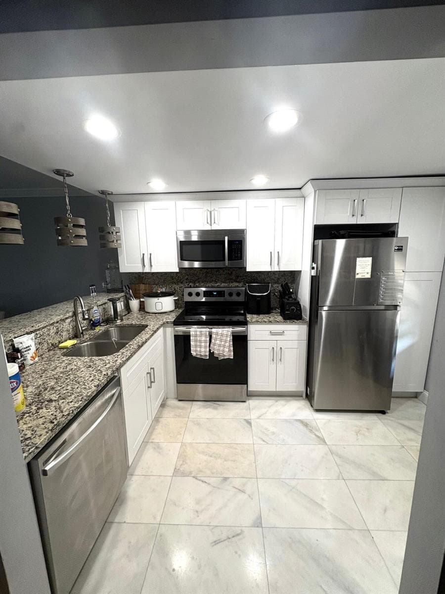 605 Oaks Drive # 304, Pompano Beach, FL 33069 photo 2
