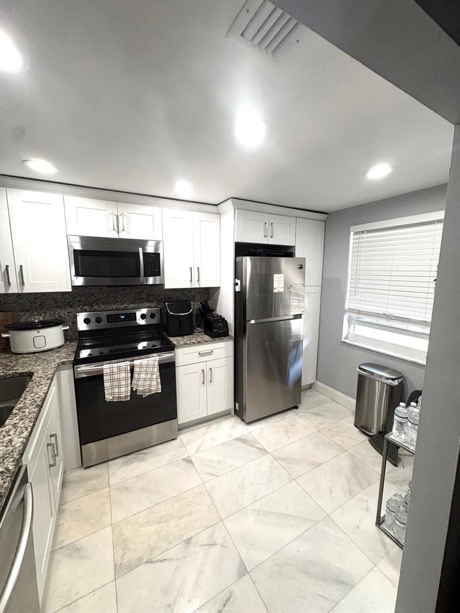 605 Oaks Drive # 304, Pompano Beach, FL 33069 photo 3