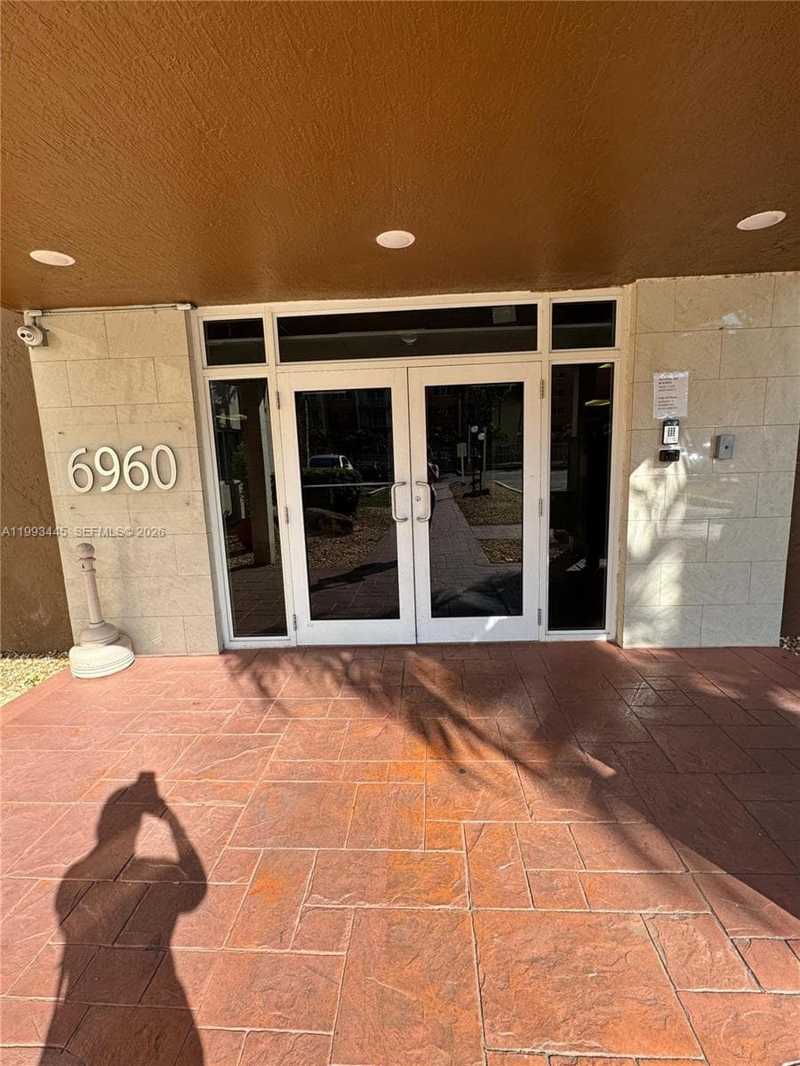 6960 Miami Gardens Dr # 2-516, Hialeah, FL 33015 photo 2