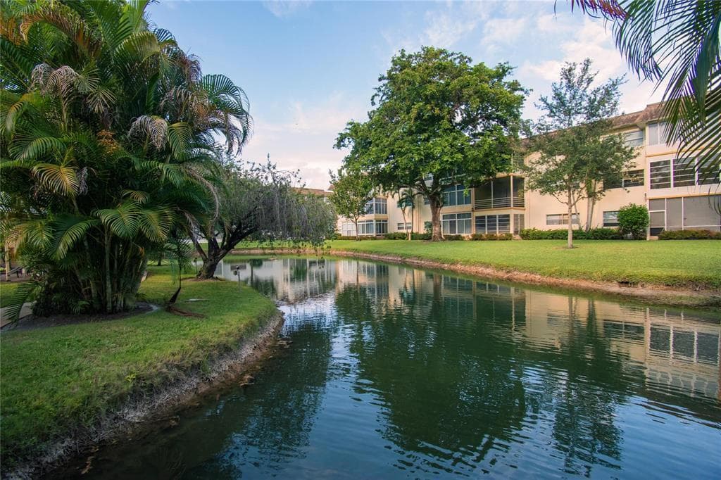 5171 W Oakland Park Boulevard # 207, Lauderdale Lakes, FL 33313 photo 2