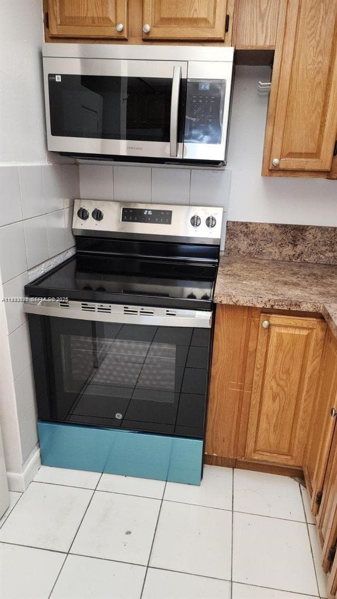 10000 NW 80th Ct # 2415, Hialeah Gardens, FL 33016 photo 3