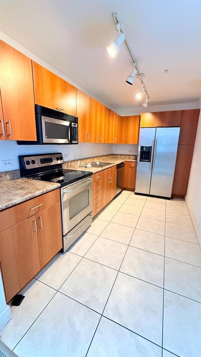 7501 E Treasure Dr # 8B, North Bay Village, FL 33141 photo 2