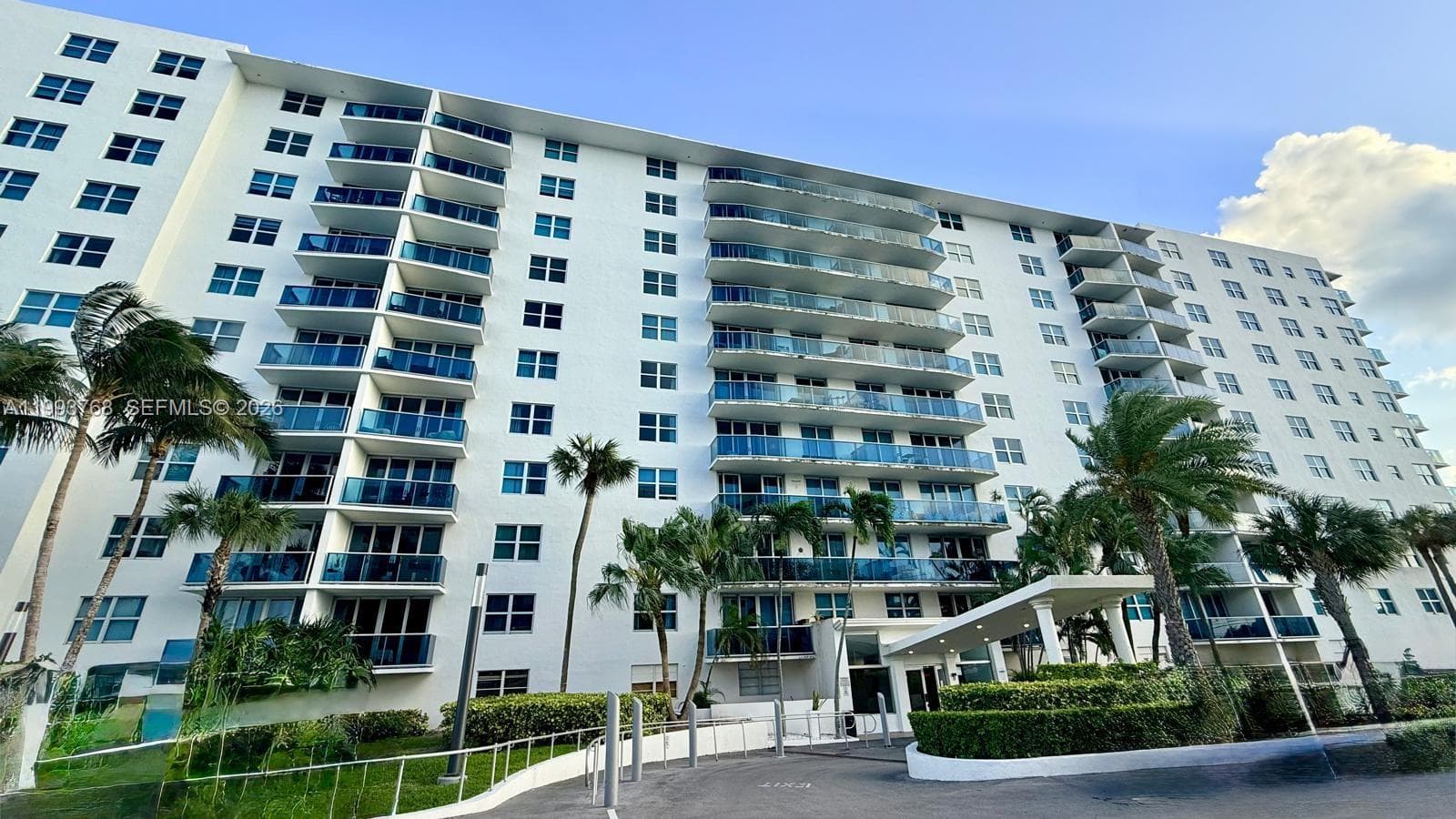 7501 E Treasure Dr # 8B, North Bay Village, FL 33141 photo 5
