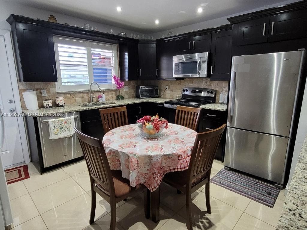 411 S Crescent Dr # 105, Hollywood, FL 33021 photo 3