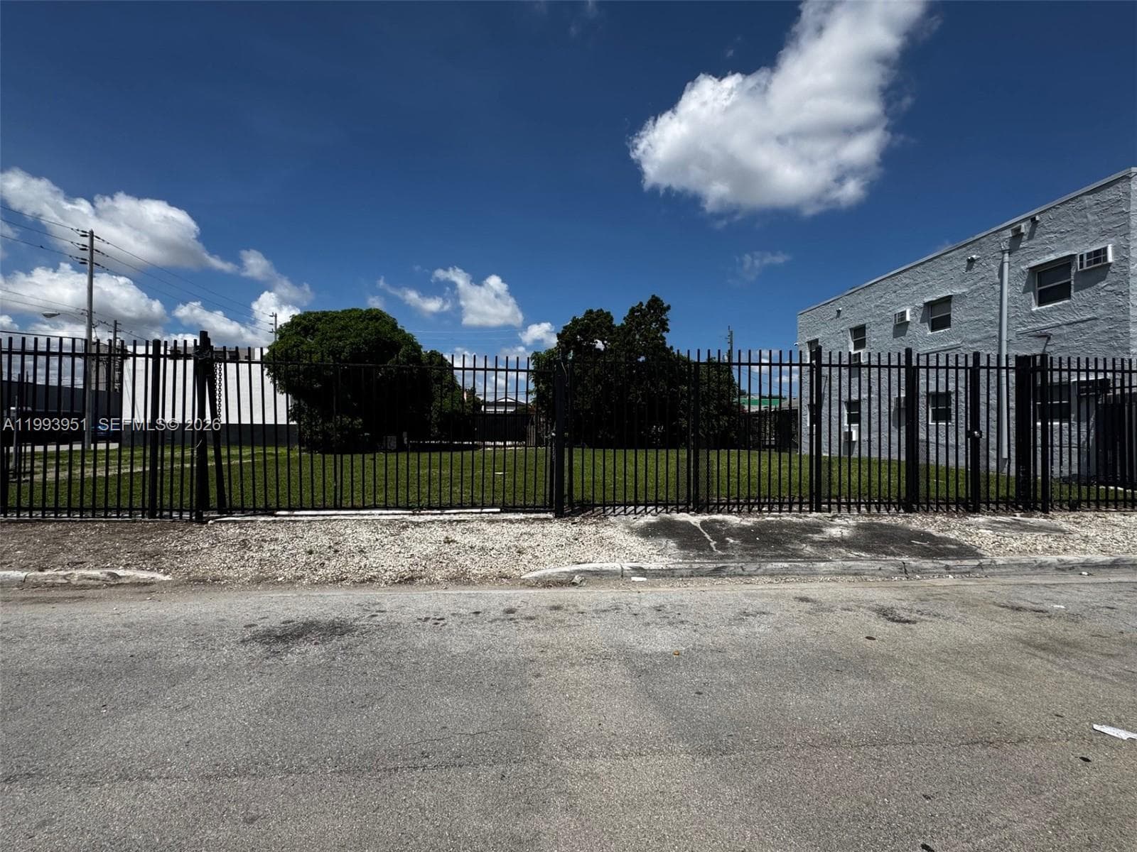 2410 NW 7th Ct, Miami, FL 33127 photo 4