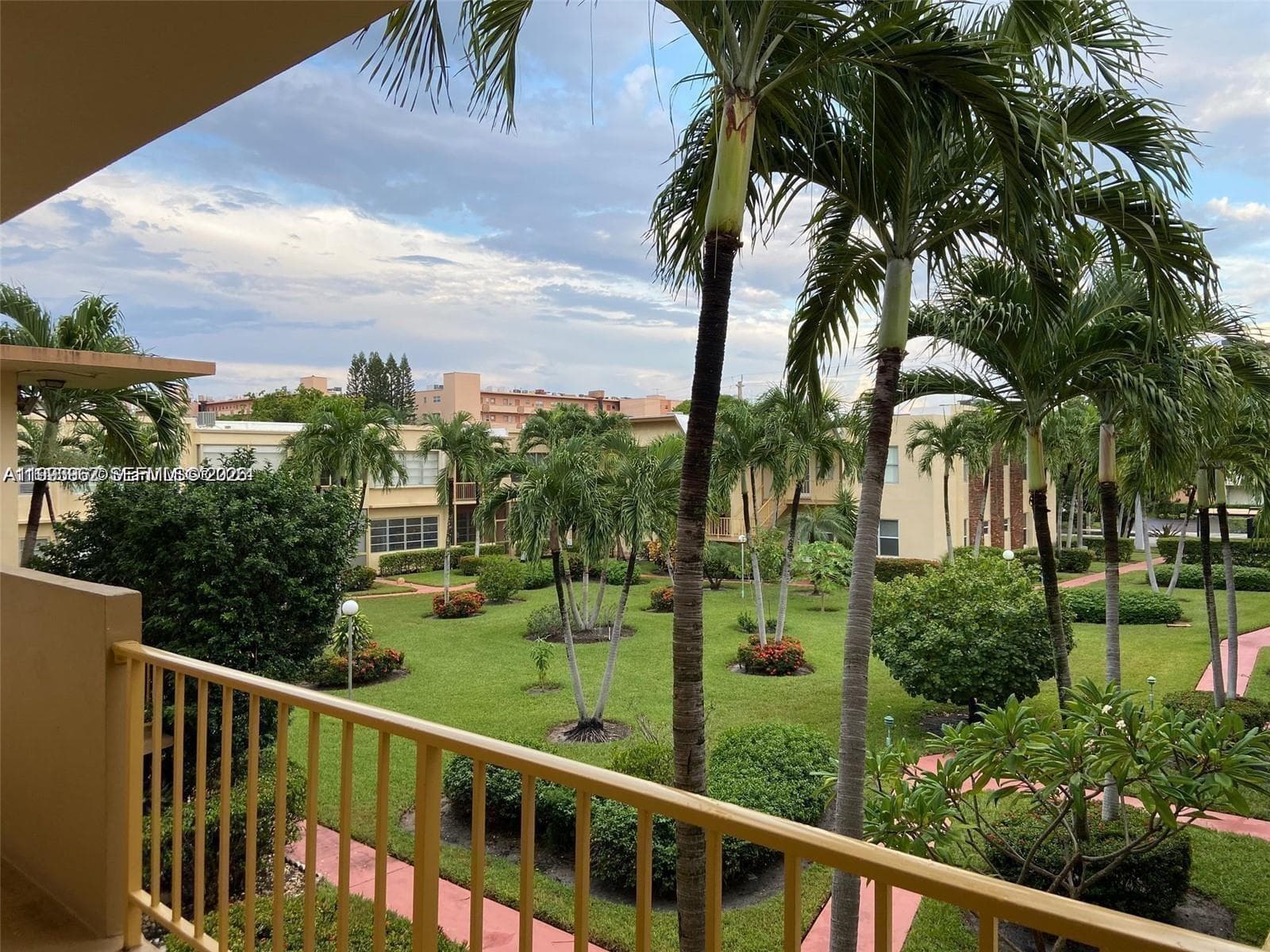 851 NE 14th Ave # 420, Hallandale Beach, FL 33009