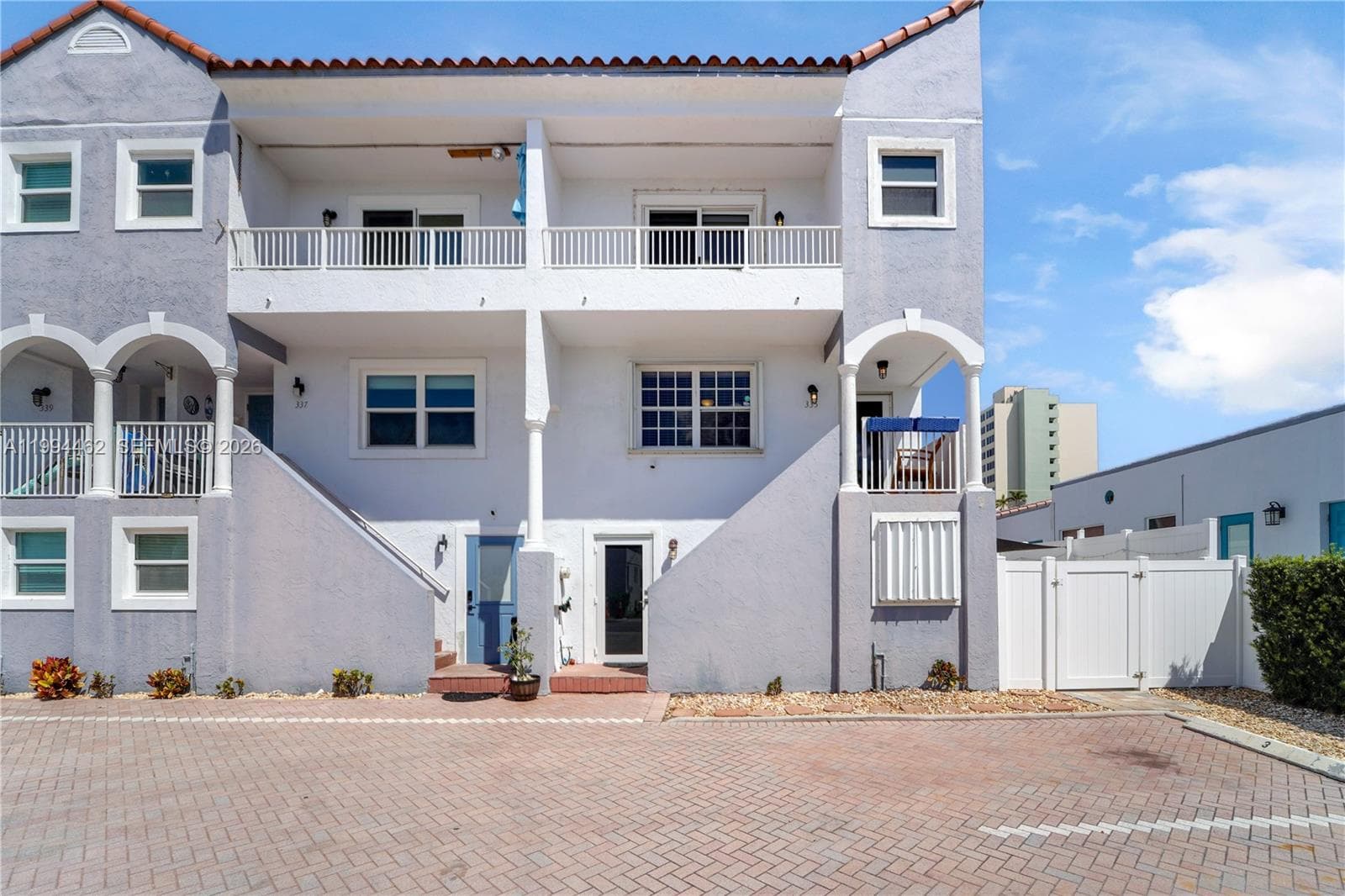 335 Virginia St, Hollywood, FL 33019 photo 3