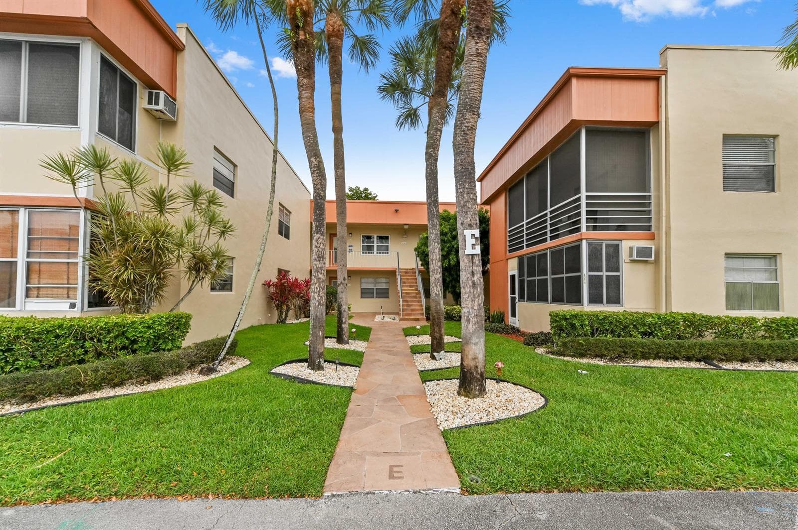 211 Piedmont E, Delray Beach, FL 33484 photo 2