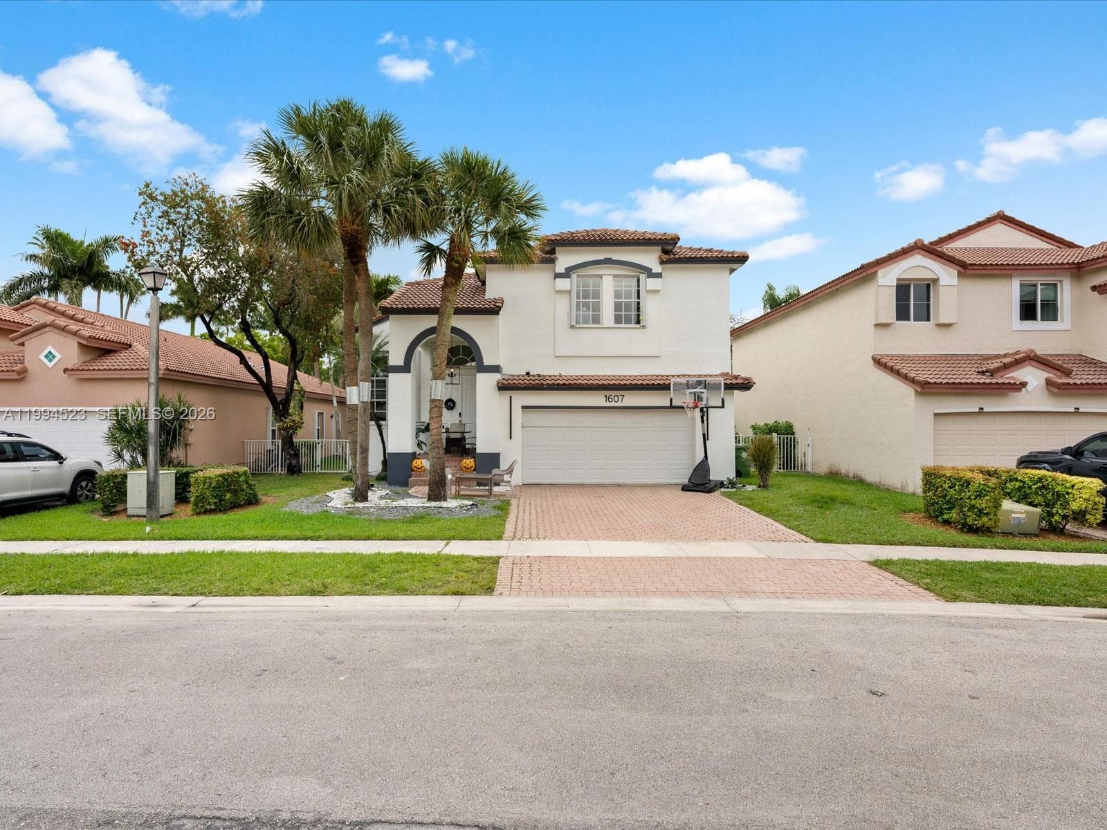 1607 SW 157th Ave, Pembroke Pines, FL 33027 photo 2