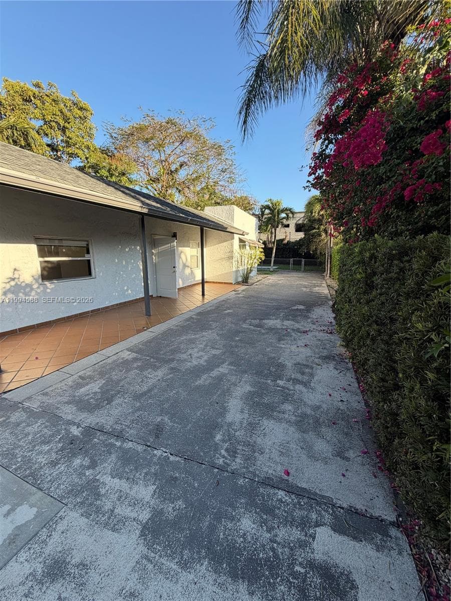 3373 SW 29th Ter, Miami, FL 33133 photo 3