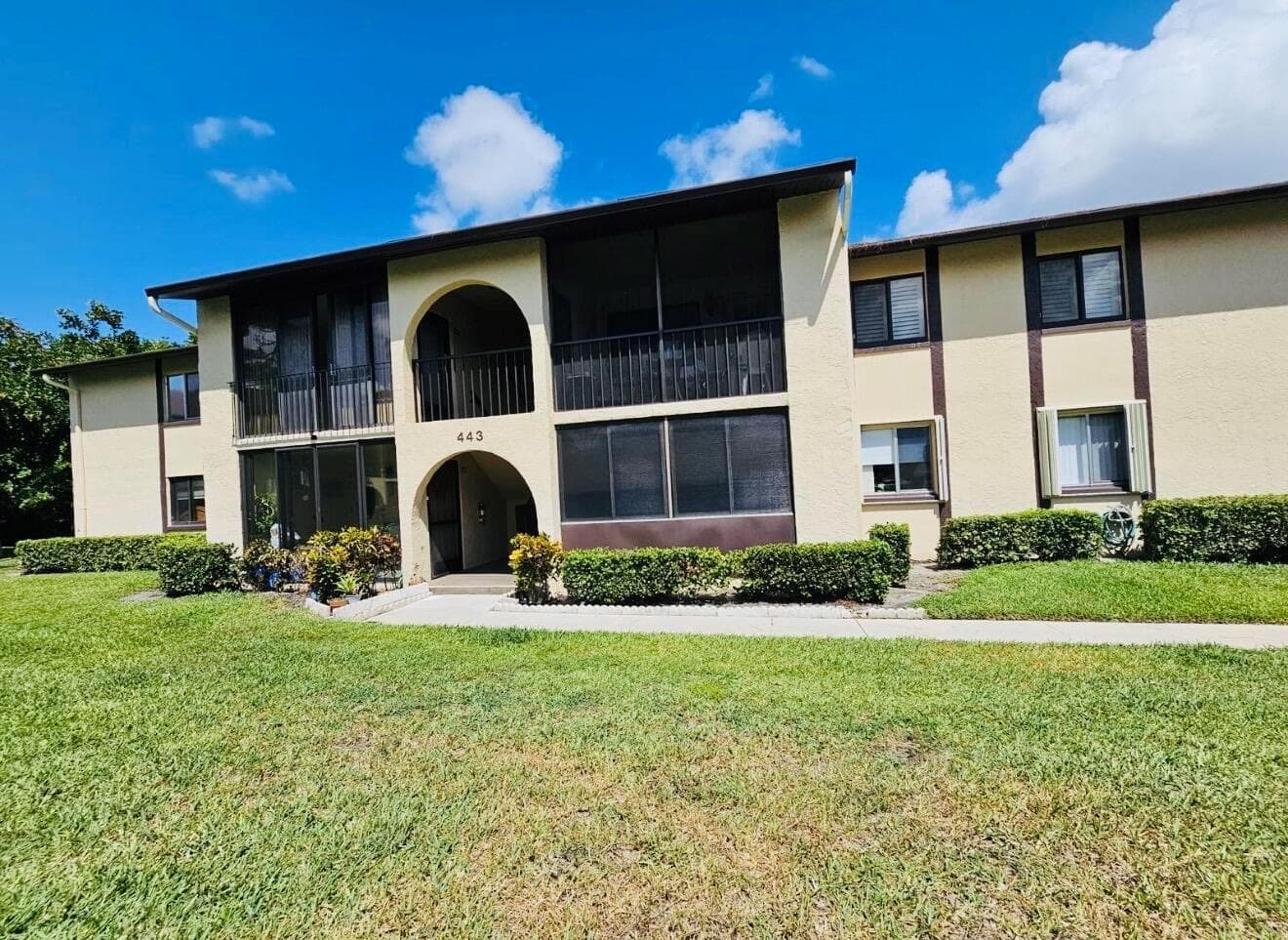 443 Pine Glen Lane # C-2, FL 33463