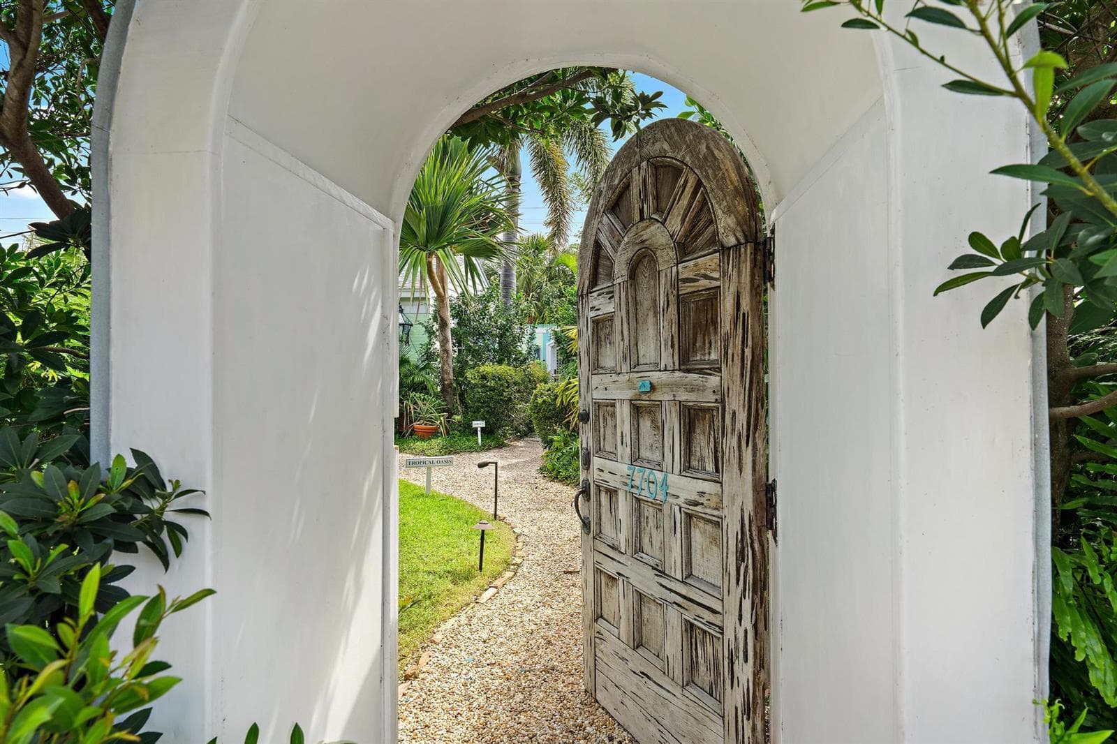 7704 Martin Avenue, West Palm Beach, FL 33405 photo 2