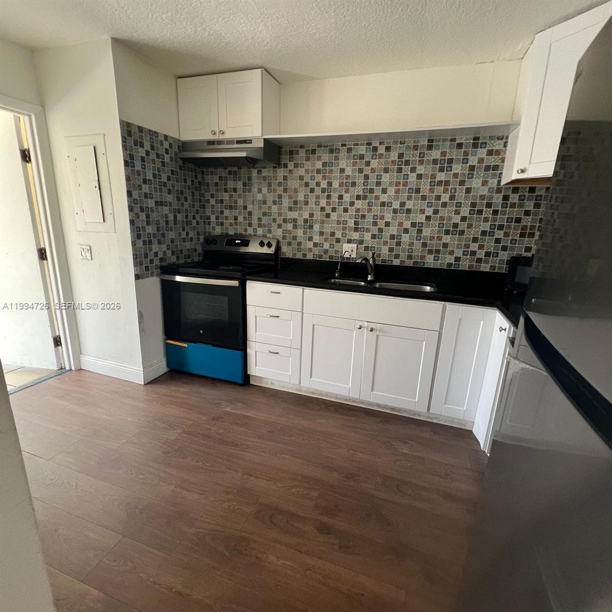109 SW 1st Ave, Hallandale Beach, FL 33009 photo 4