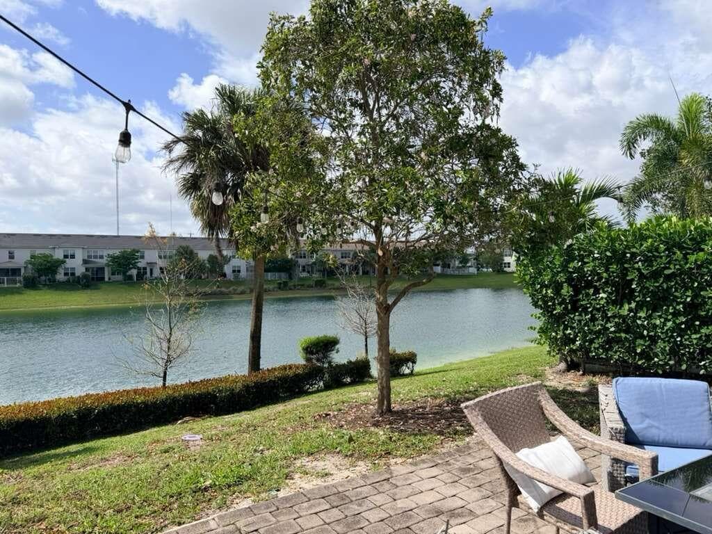 4924 Greenway Drive, Hollywood, FL 33021 photo 4