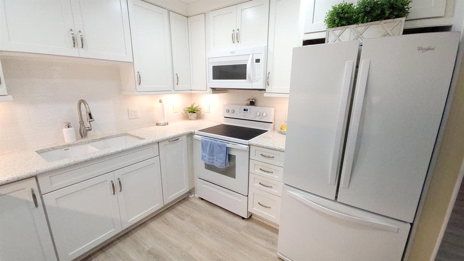 34 Somerset B, West Palm Beach, FL 33417 photo 2