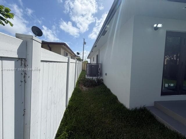 644 NW 6th Ct, Hallandale Beach, FL 33009 photo 4