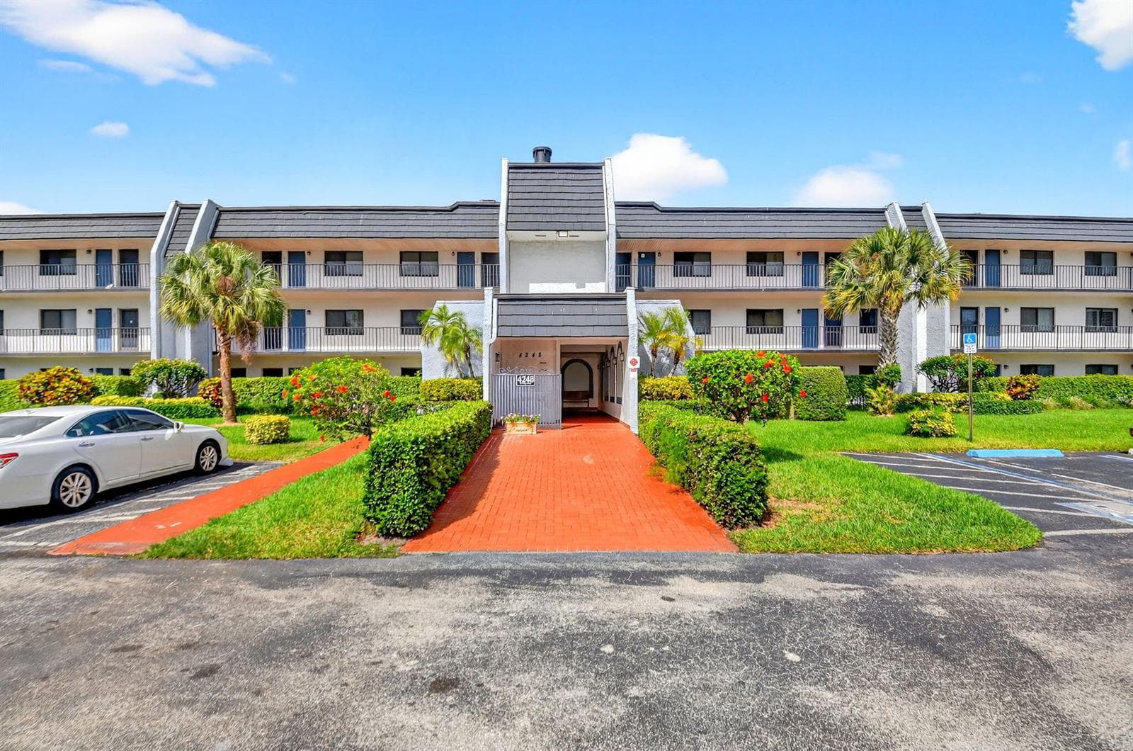4248 Deste Court # 304, Lake Worth, FL 33467 photo 2
