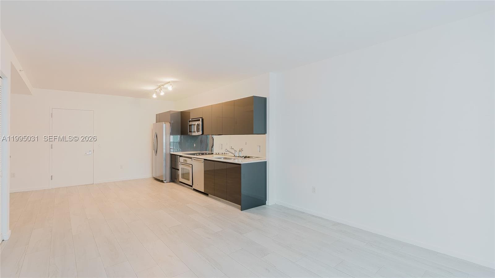 31 SE 6th St # 1906, Miami, FL 33131 photo 2