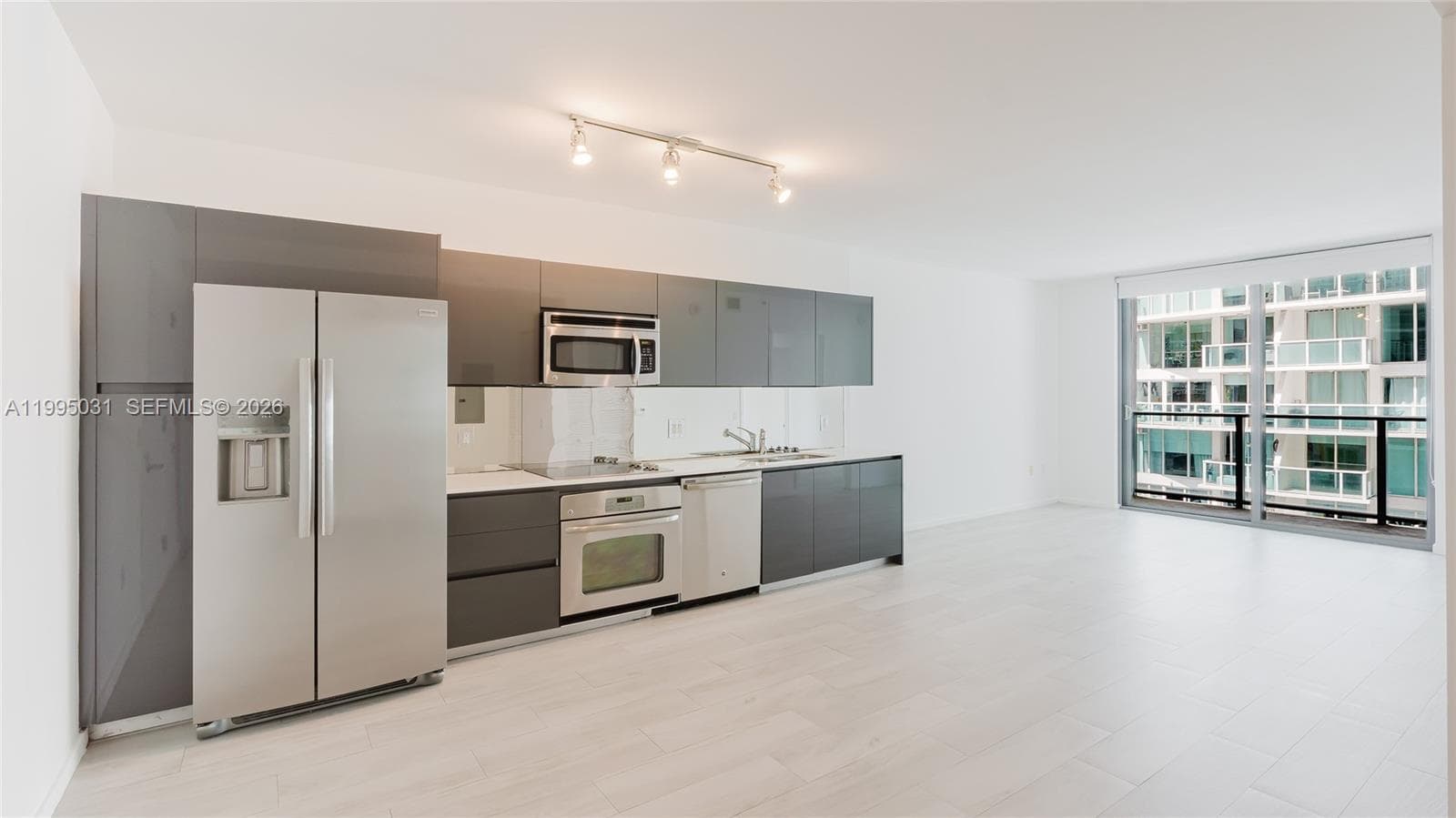 31 SE 6th St # 1906, Miami, FL 33131 photo 3