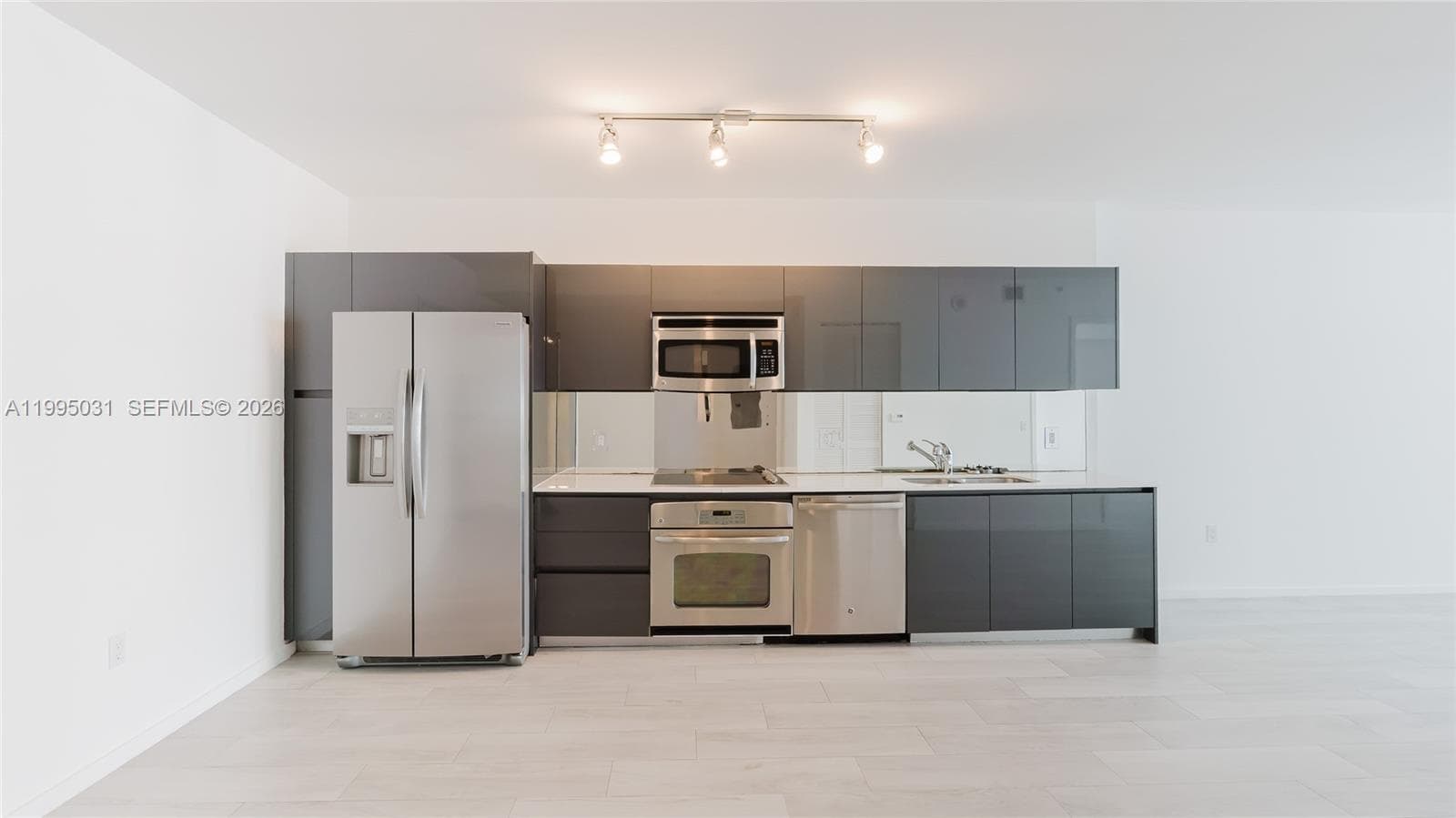 31 SE 6th St # 1906, Miami, FL 33131 photo 4