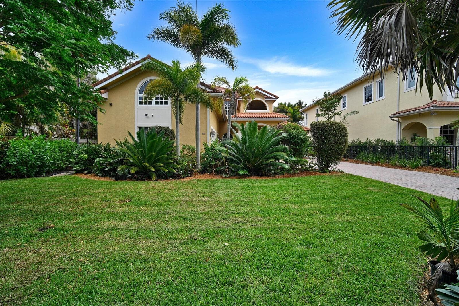 881 SE Saint Lucie Boulevard, Stuart, FL 34996 photo 2