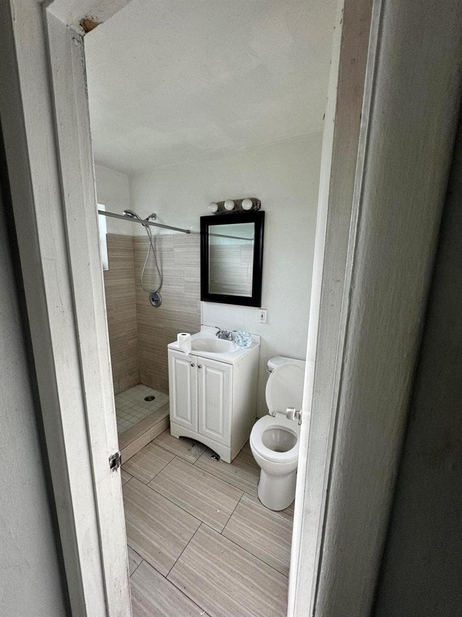 243 NE 39th Court, Deerfield Beach, FL 33064 photo 4