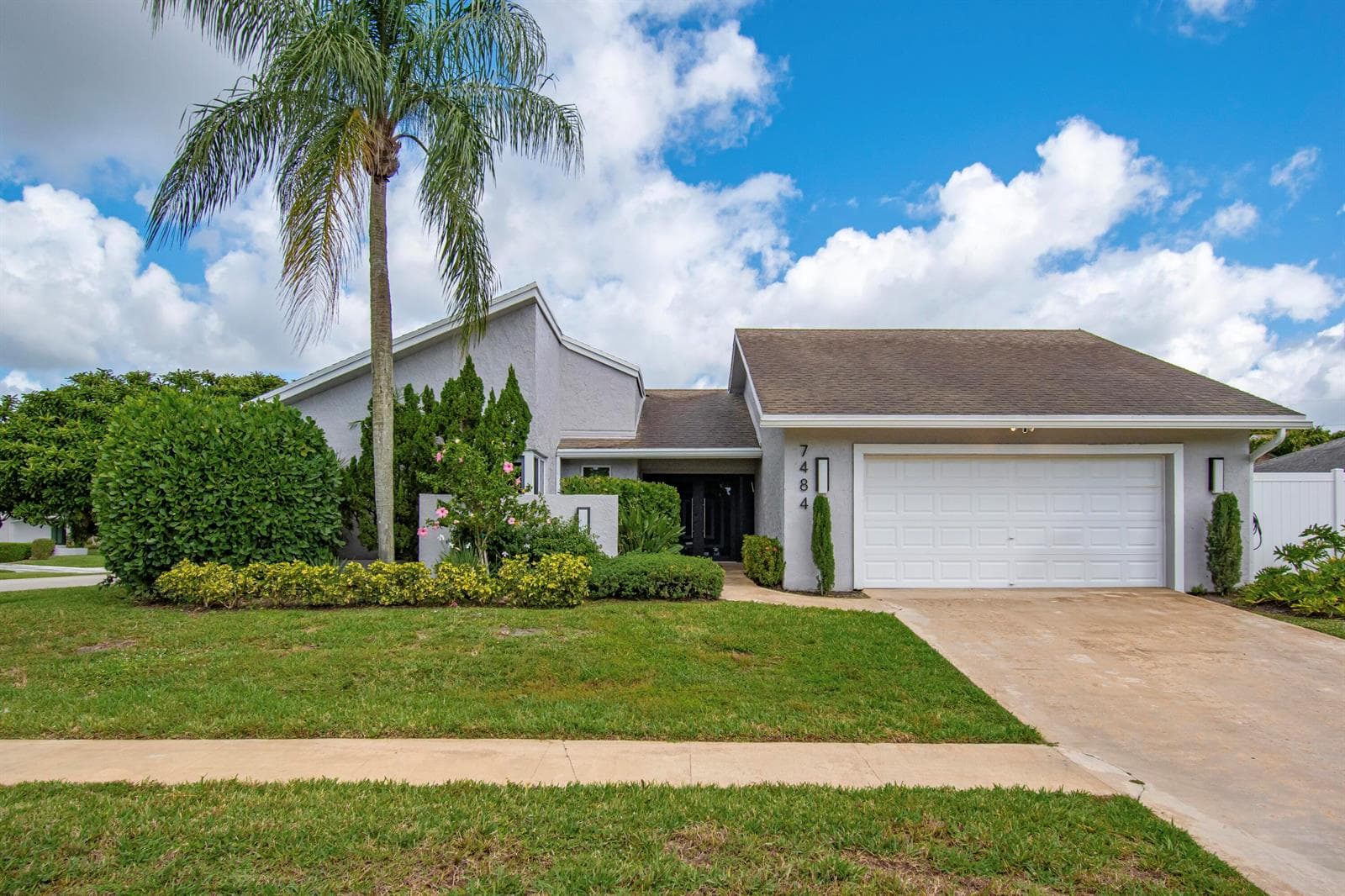 7484 Malibu Crescent, Boca Raton, FL 33433 photo 2