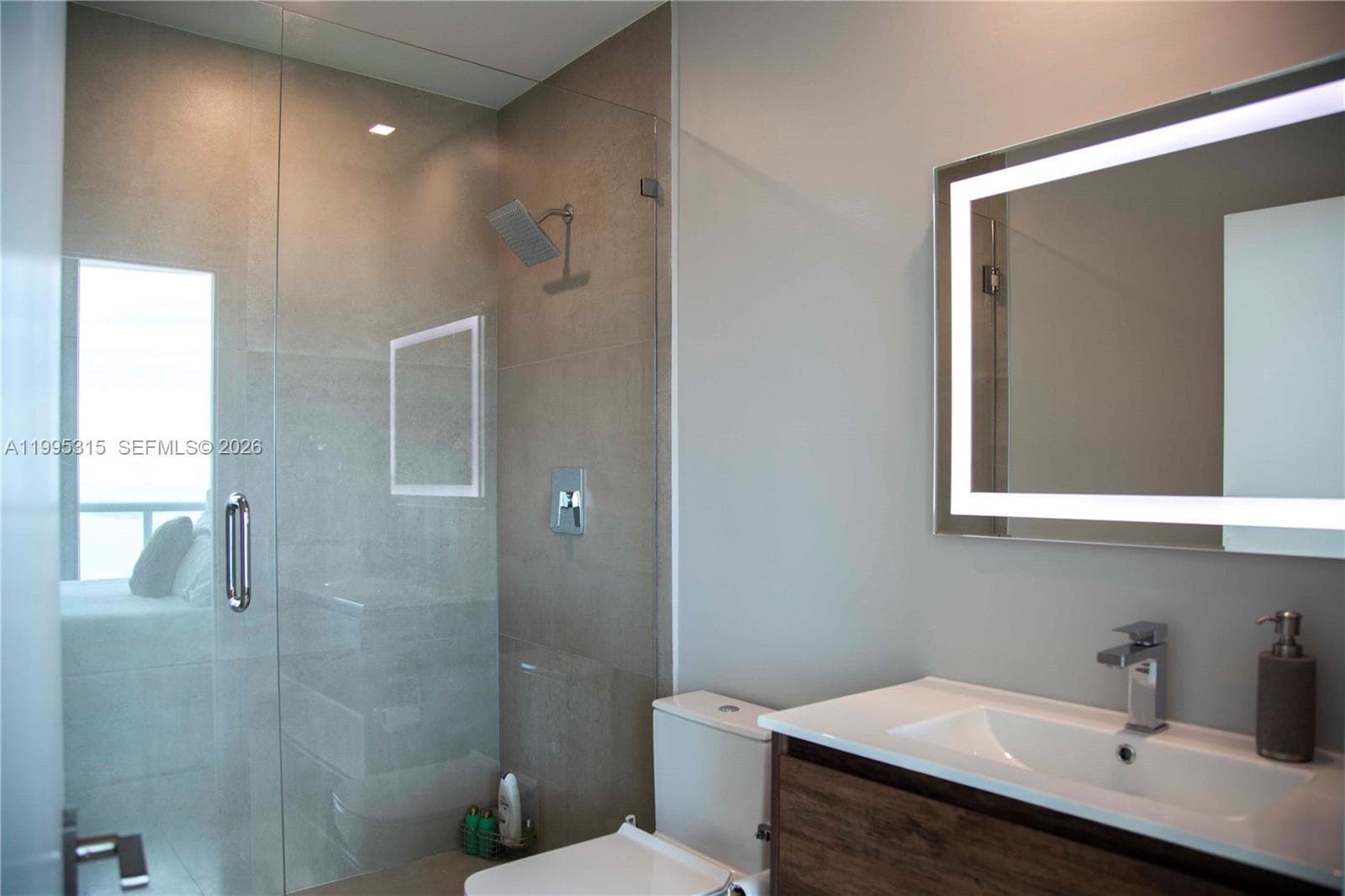 888 Biscayne Blvd # 5207, Miami, FL 33132 photo 2
