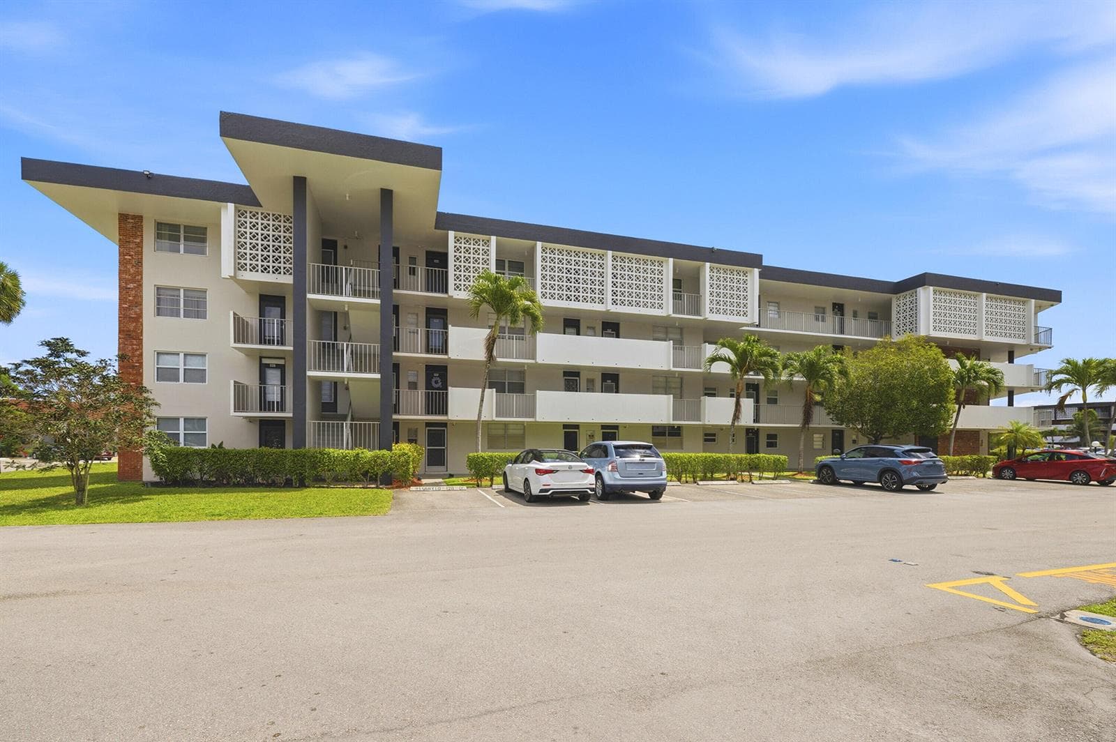 2991 NW 46th Avenue # 303, Lauderdale Lakes, FL 33313 photo 2