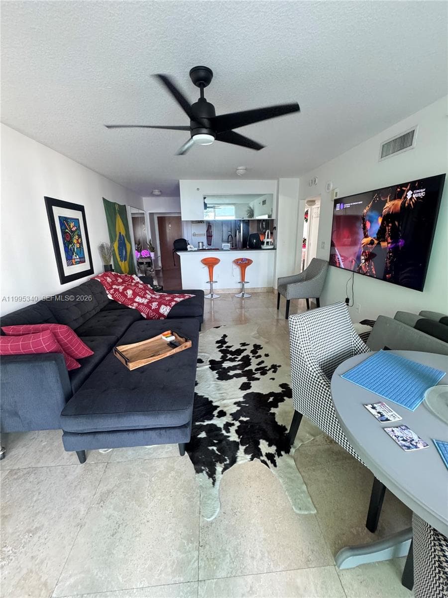 31 SE 5th St # 1402, Miami, FL 33131 photo 4