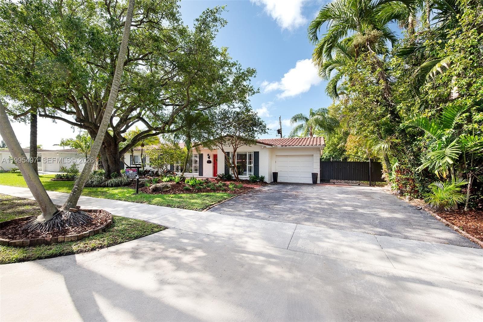 9370 SW 82nd St, Miami, FL 33173 photo 2
