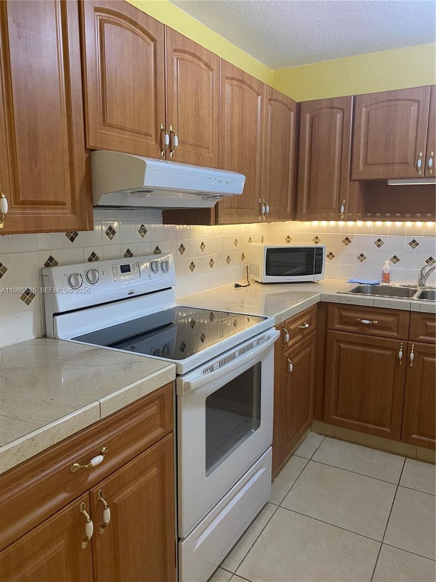 9301 SW 92nd Ave # 210C, Miami, FL 33176 photo 2