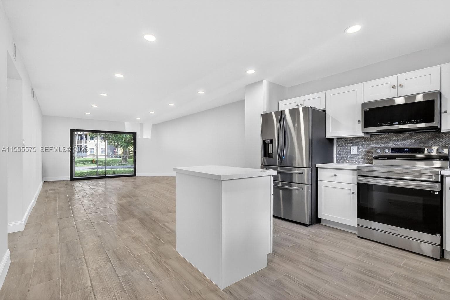 275 Gate Rd # 104, Hollywood, FL 33024 photo 2