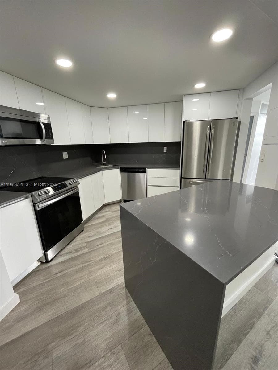 2750 NE 183rd St # 2407, Aventura, FL 33160 photo 2
