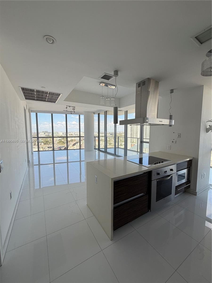 1100 Biscayne Blvd # 2605, Miami, FL 33132 photo 3