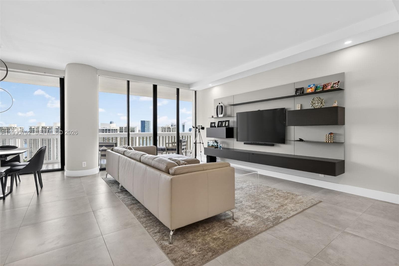 1000 ISLAND BL # 3107, Aventura, FL 33160 photo 2