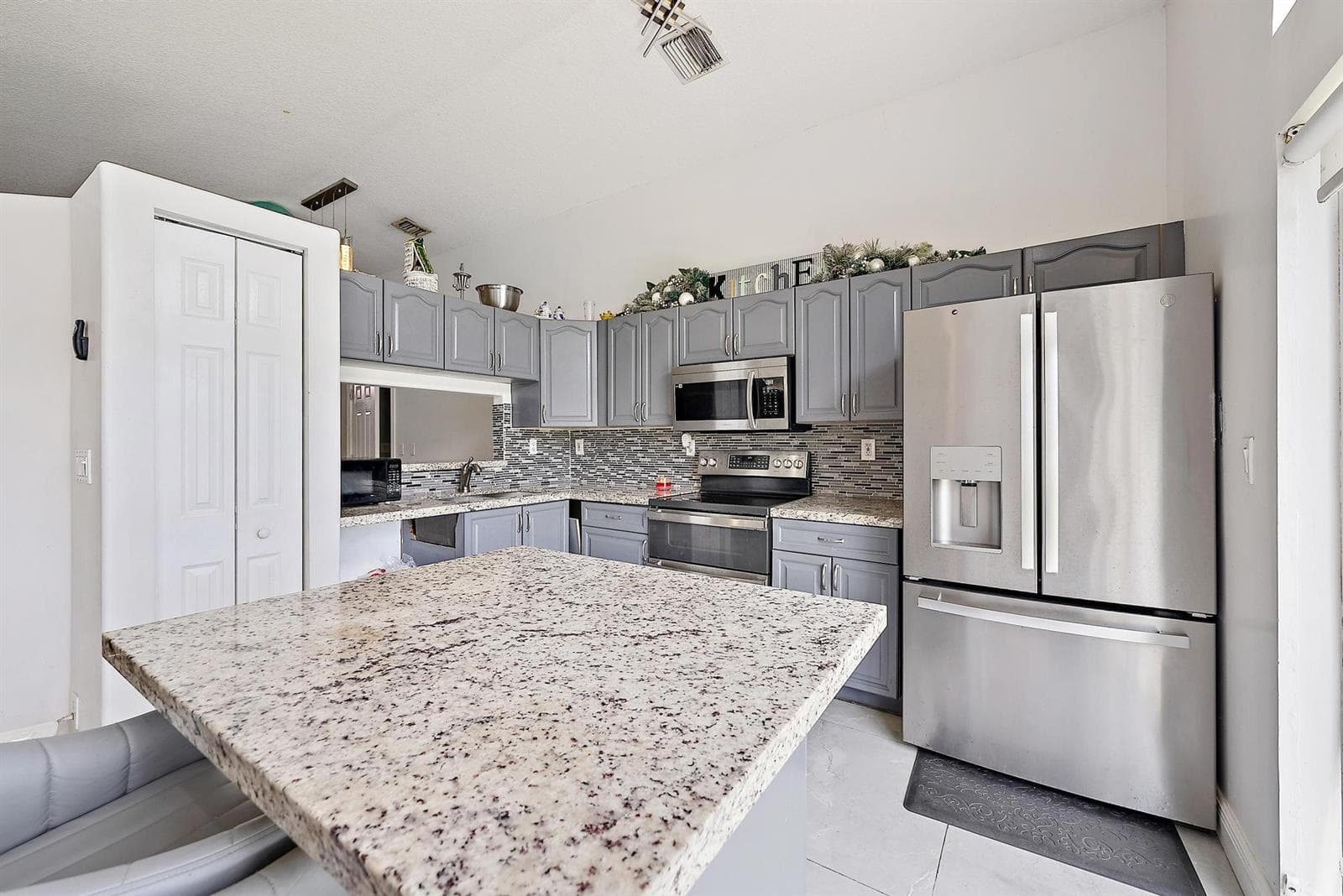 8193 Pelican Harbour Drive, Lake Worth, FL 33467 photo 5