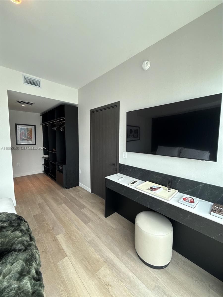 20 NE 11th St # 2909, Miami, FL 33132 photo 5