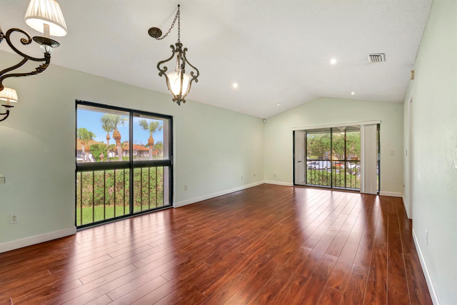 351 Club Circle # 207, Boca Raton, FL 33487