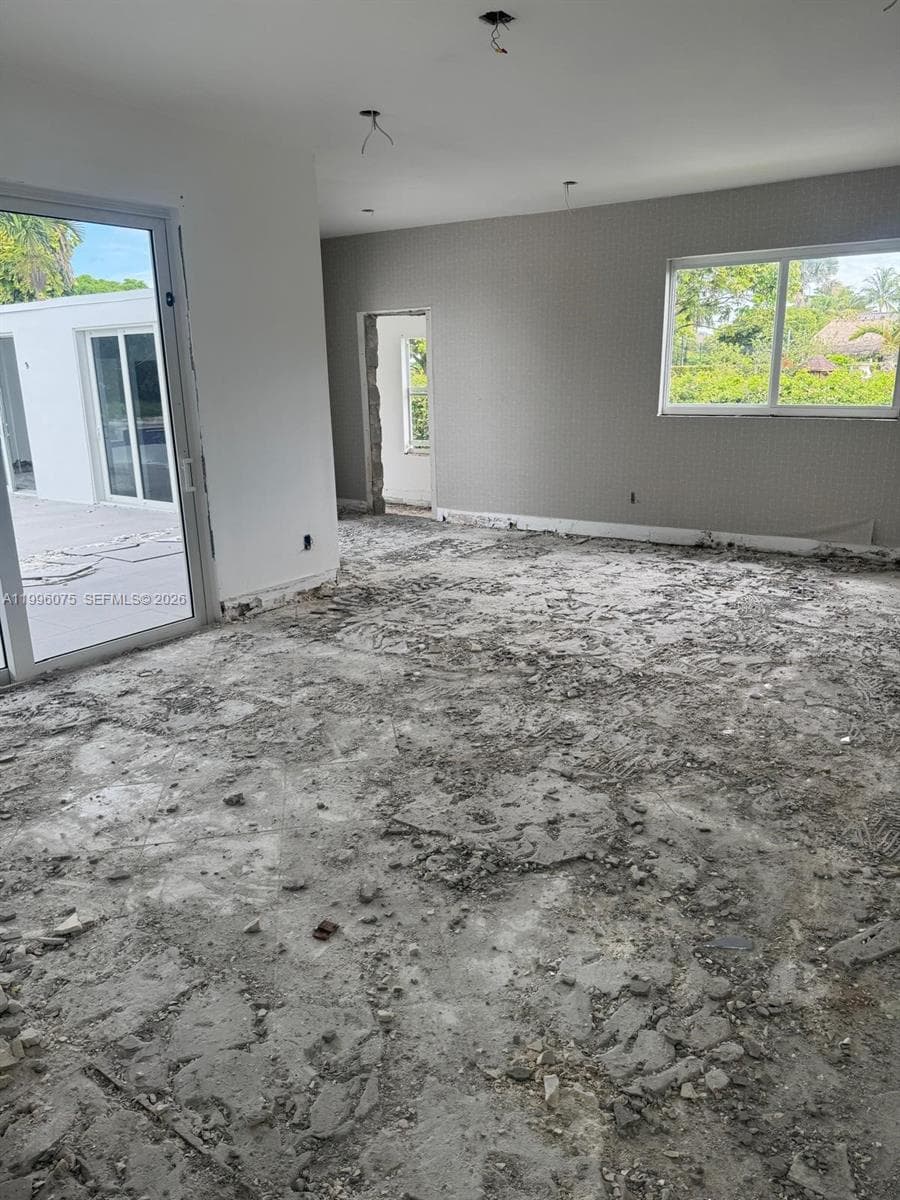 290 NW 125th Ave, Miami, FL 33182