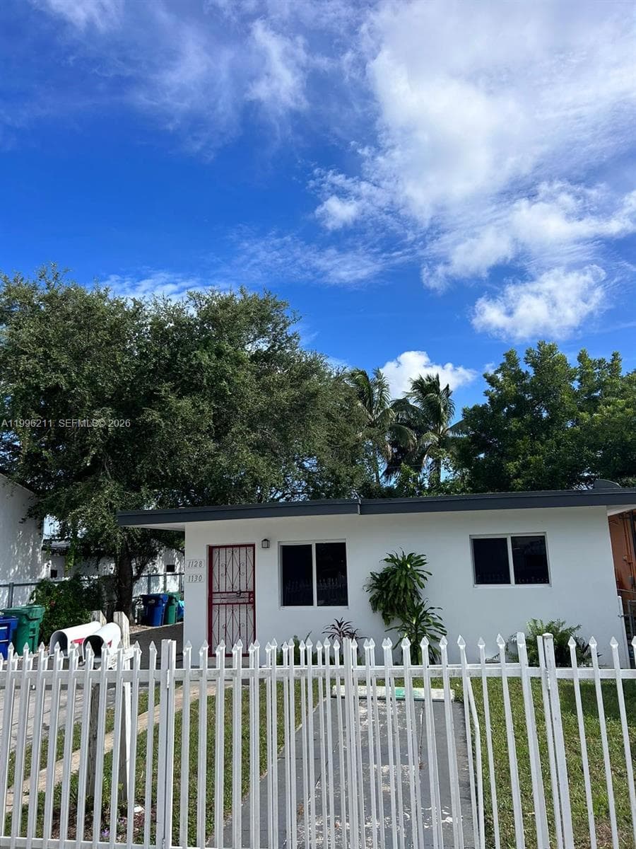 1128 NW 76th St, Miami, FL 33150 photo 4