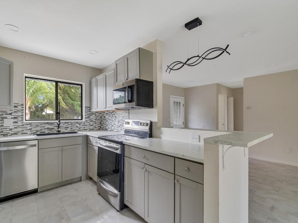 1846 24th Place SW, Vero Beach, FL 32962 photo 3