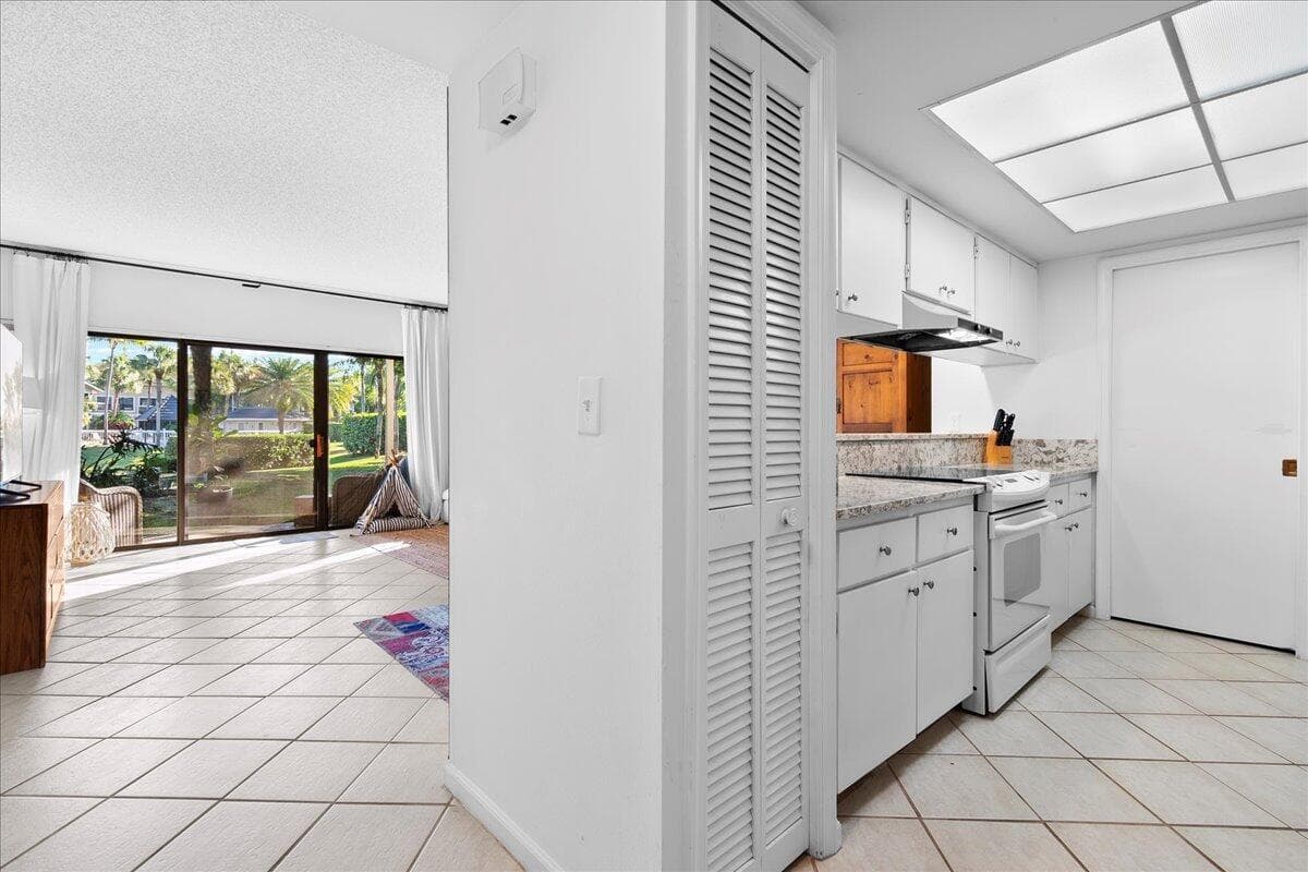 11863 Wimbledon Circle # 446, Wellington, FL 33414 photo 3