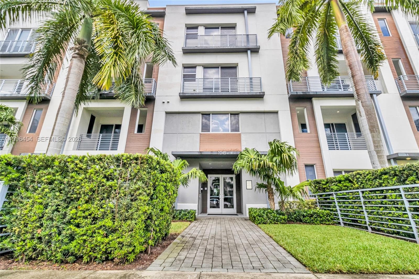 1045 NE 18th Ave # 102, Fort Lauderdale, FL 33304 photo 3