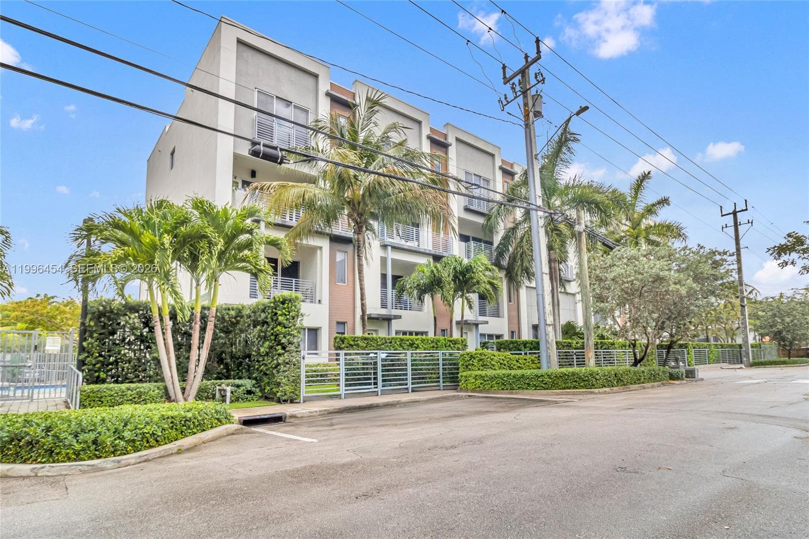 1045 NE 18th Ave # 102, Fort Lauderdale, FL 33304 photo 4