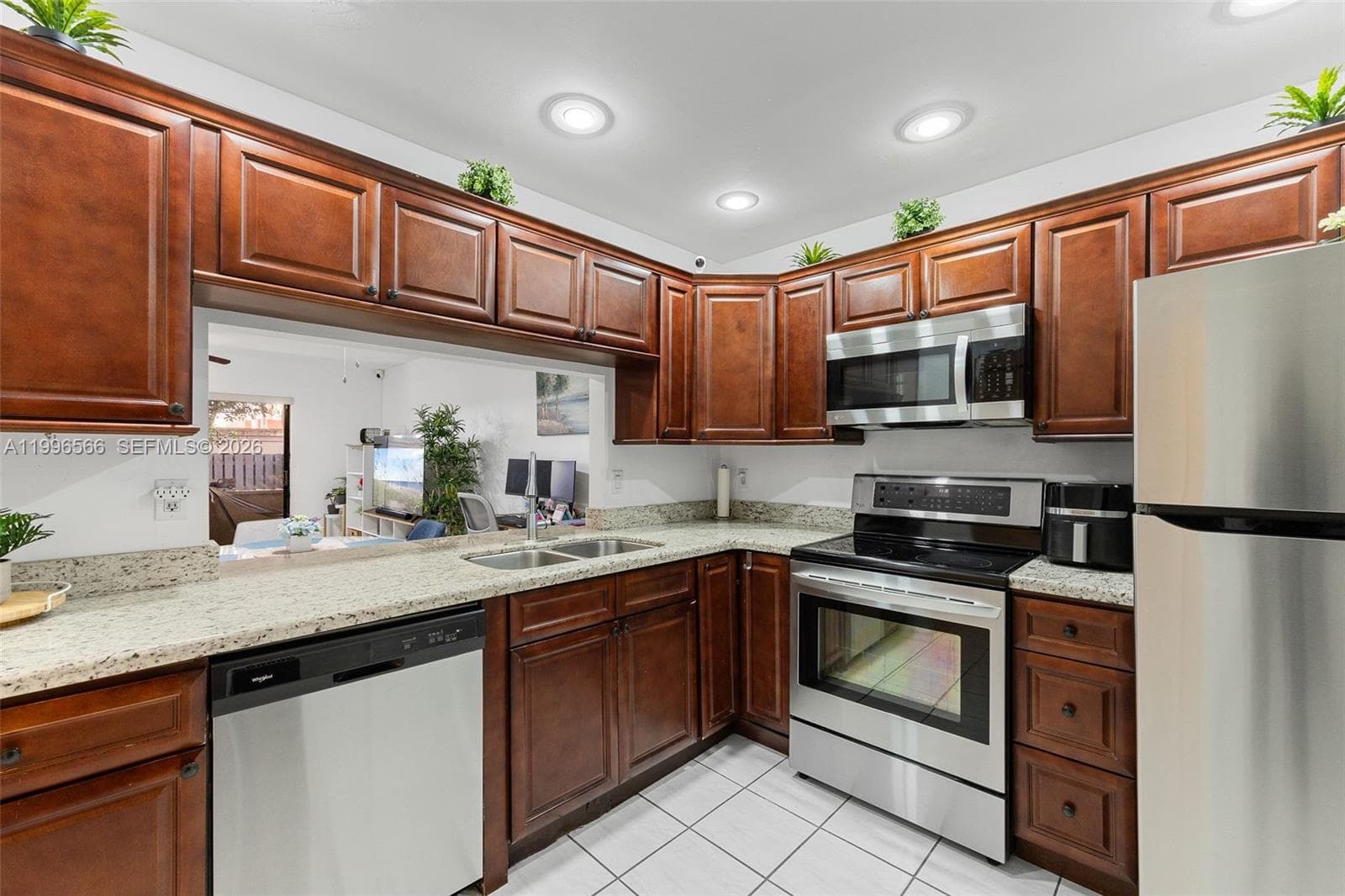 10500 NW 3rd St, Pembroke Pines, FL 33026 photo 2