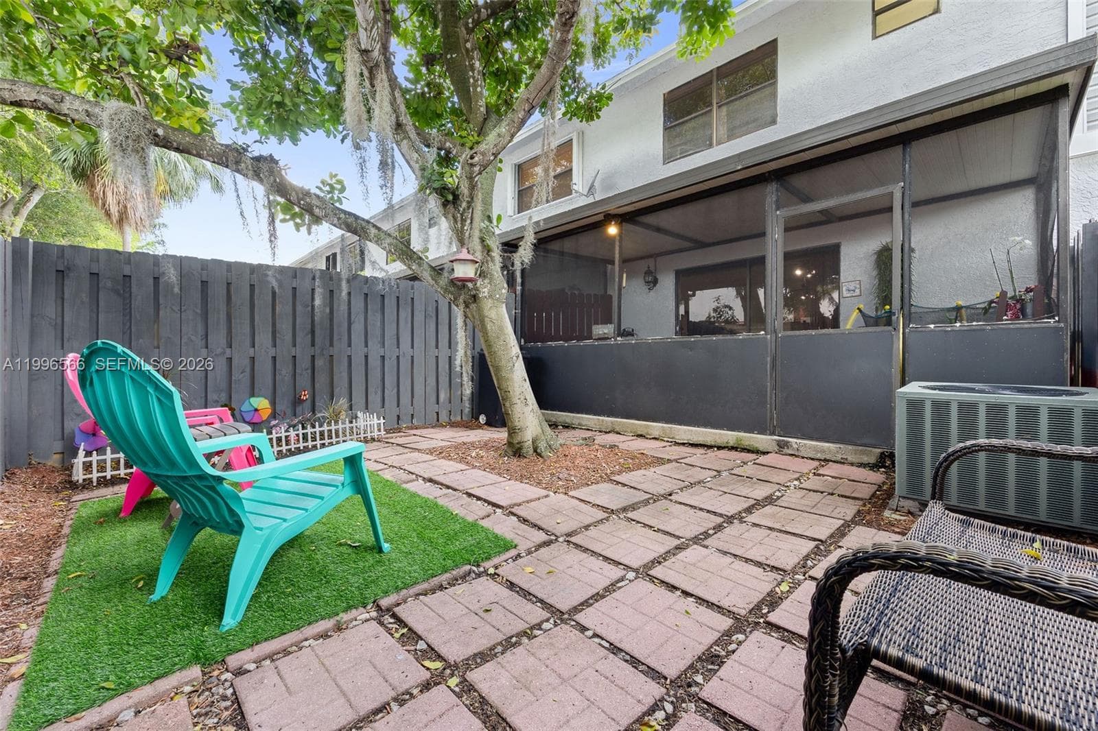 10500 NW 3rd St, Pembroke Pines, FL 33026 photo 4