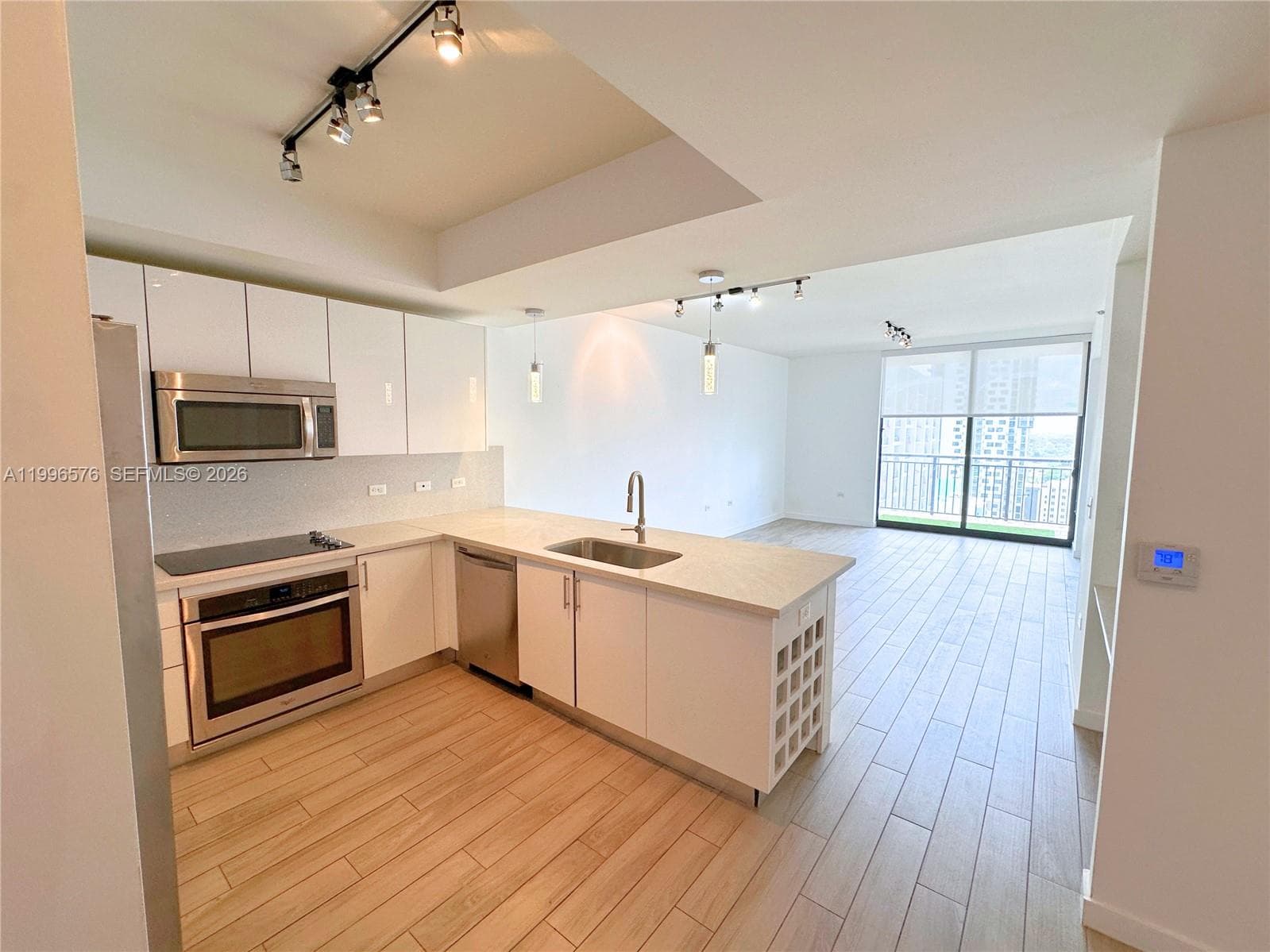 999 SW 1st Ave # 2109, Miami, FL 33130 photo 3